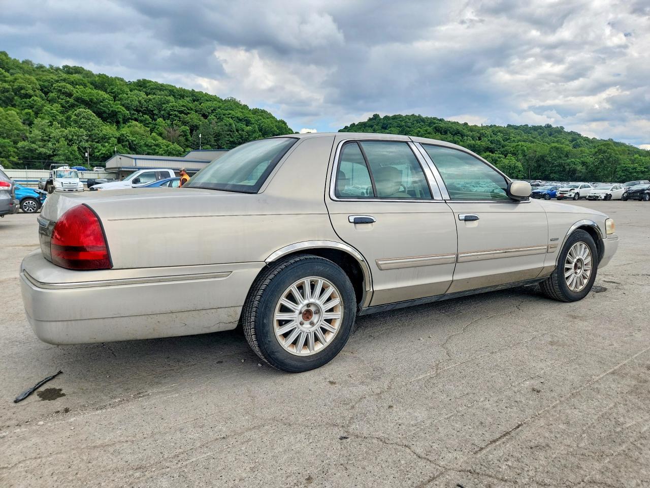 2010 Mercury Grand Marquis Ls - Фото 3