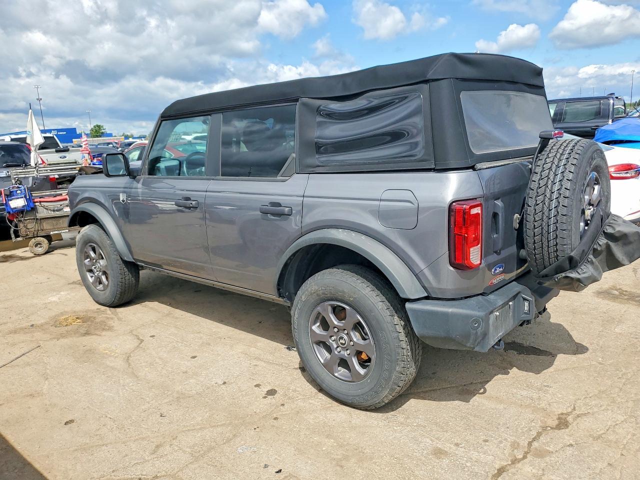 2023 Ford Bronco Base - Фото 2