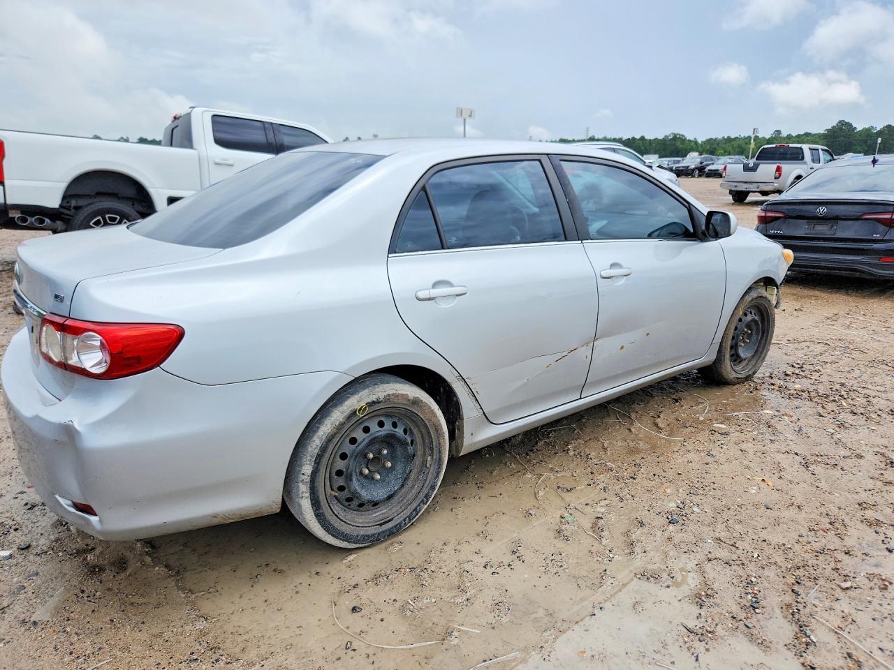 2013 Toyota Corolla Le - Image 3