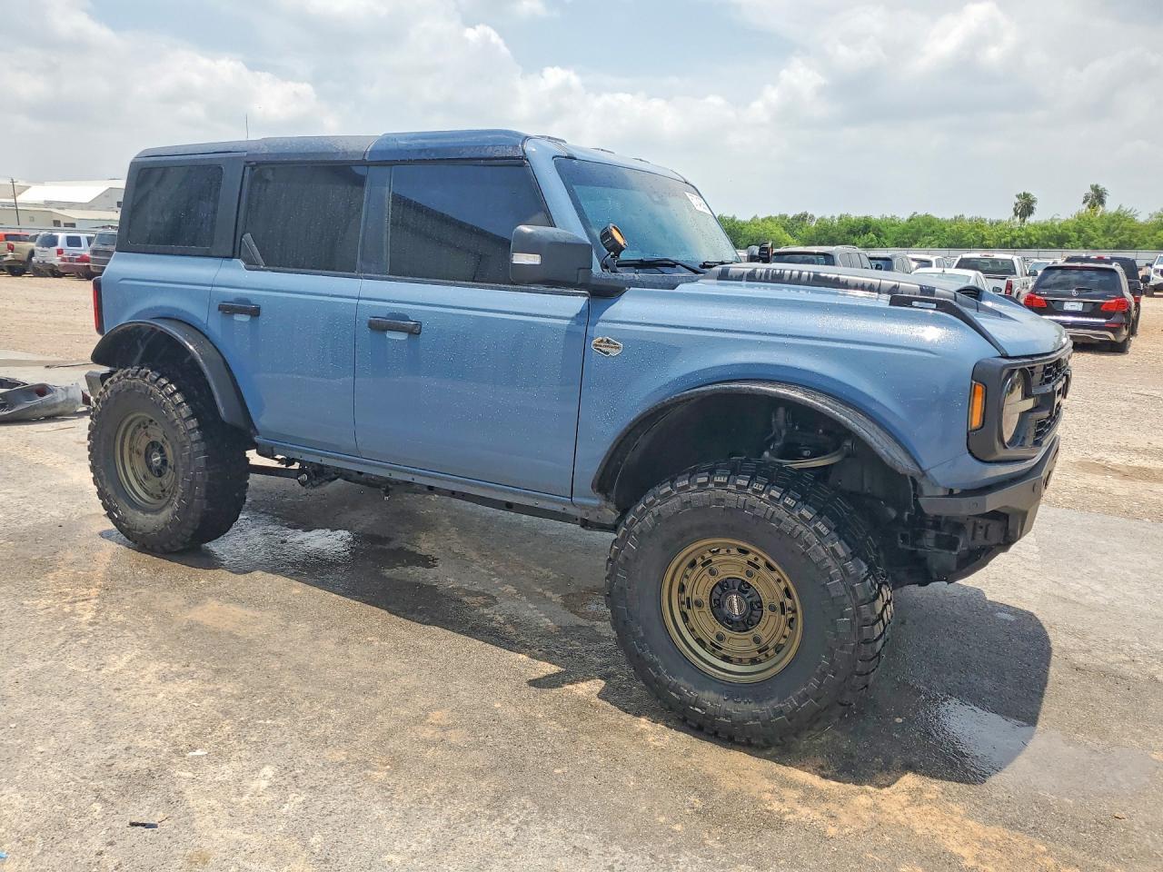 2023 Ford Bronco Base - Image 4