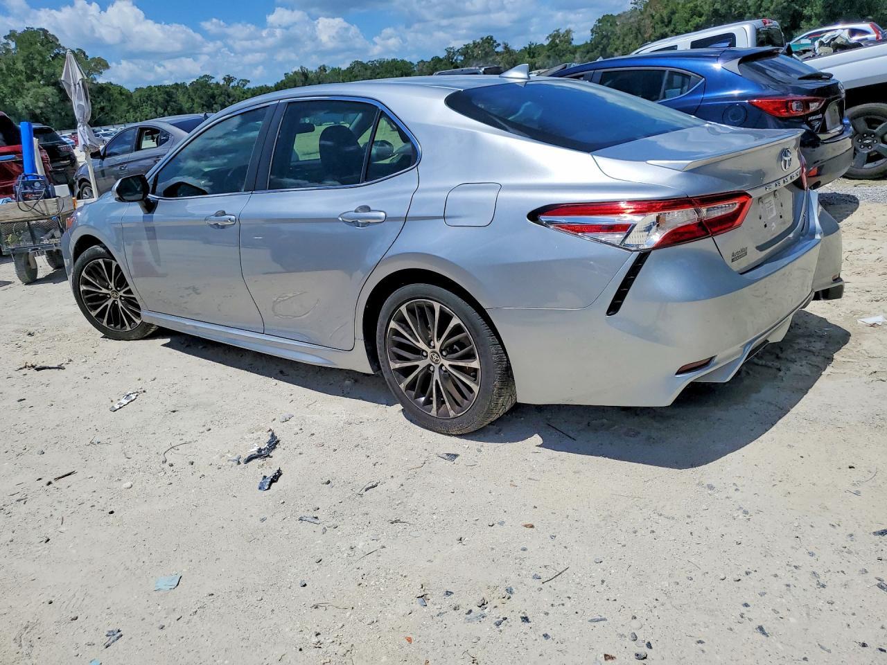 2020 Toyota Camry Se - Image 2