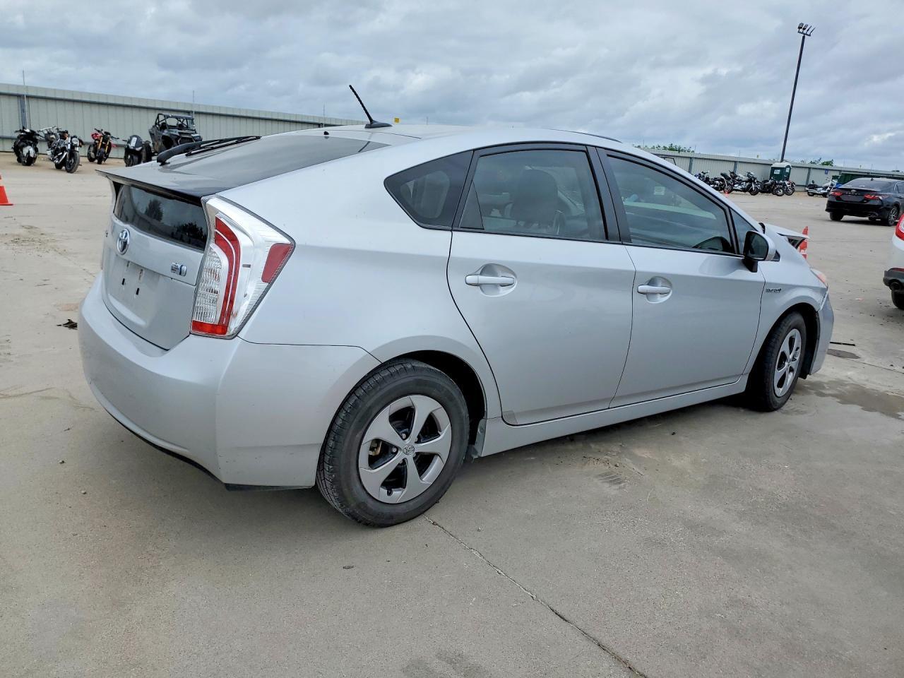 2012 Toyota Prius Three - Фото 3