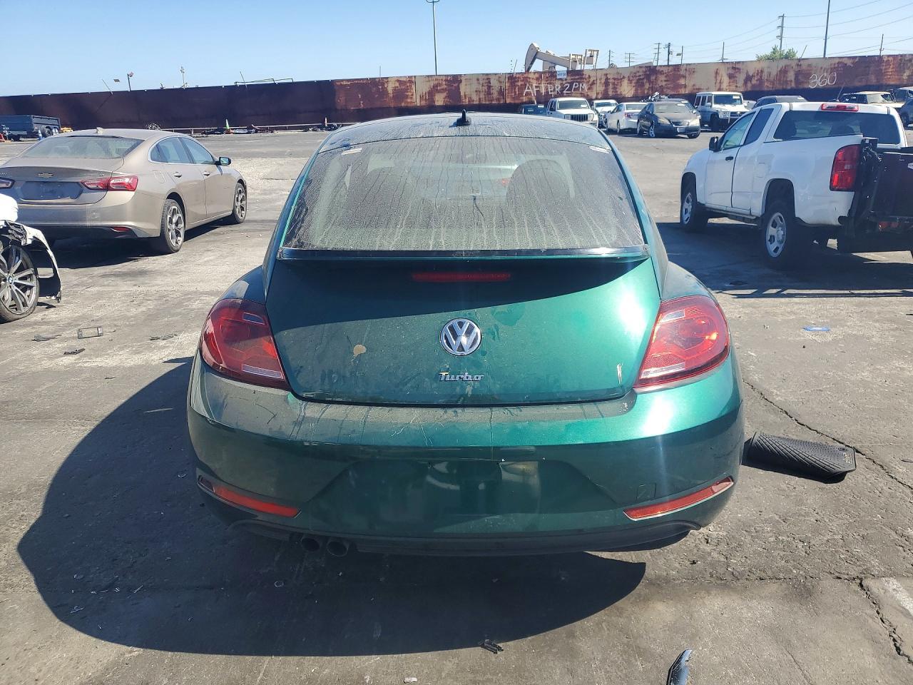 2018 Volkswagen Beetle S - Фото 6