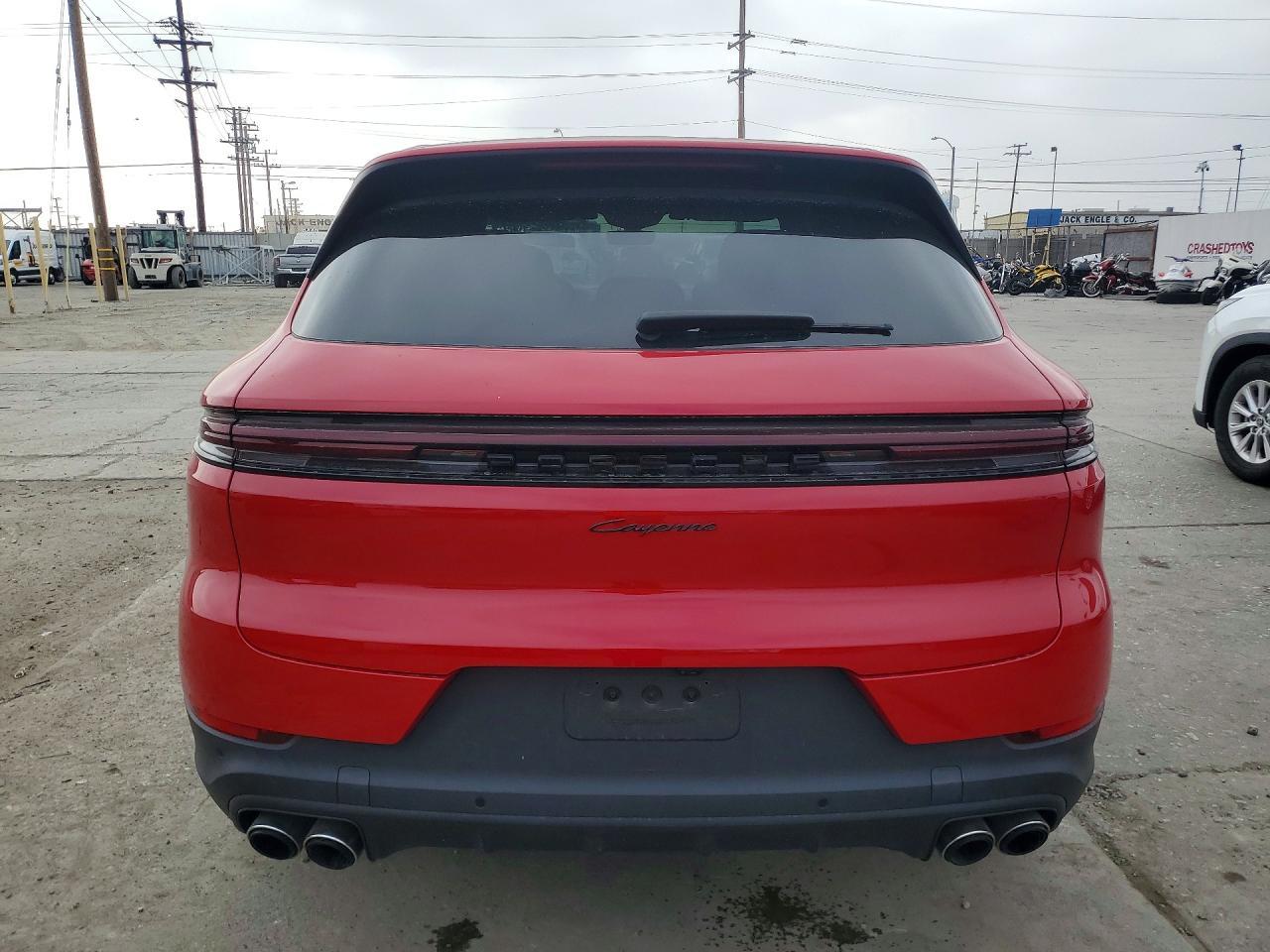 2024 Porsche Cayenne - Image 6