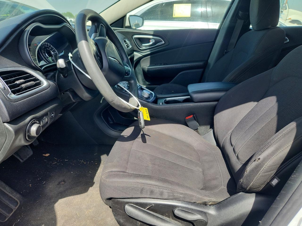 2015 Chrysler 200 - Image 7