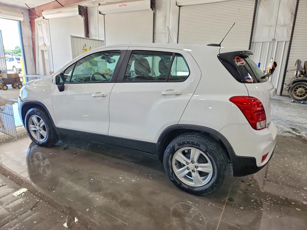 2021 Chevrolet Trax Ls - Image 2