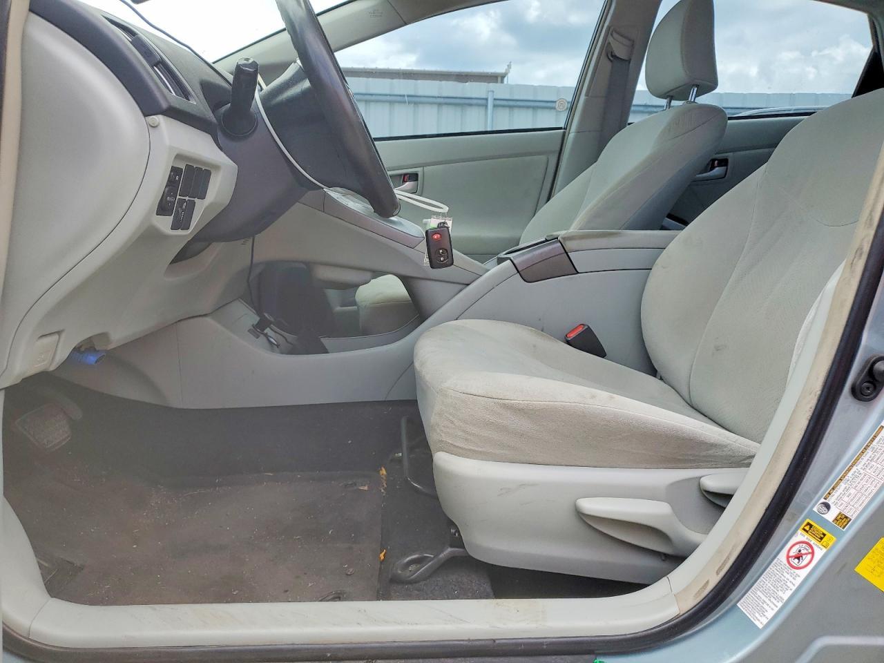 2015 Toyota Prius Two - Image 7
