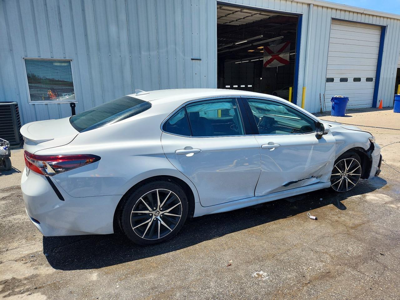 2024 Toyota Camry Se - Image 3