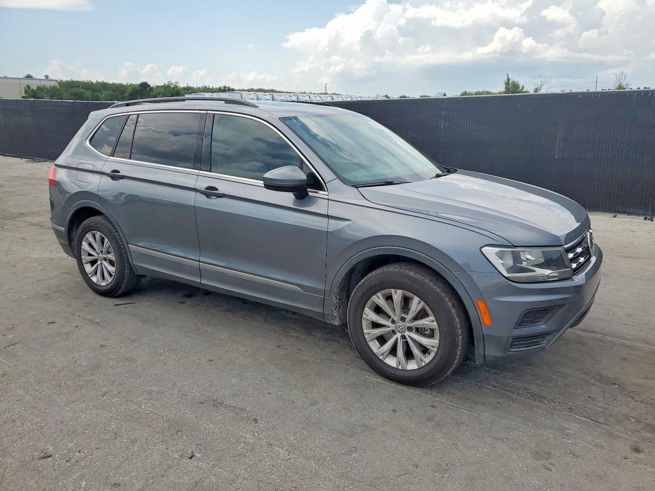 2018 Volkswagen Tiguan Se - Фото 3