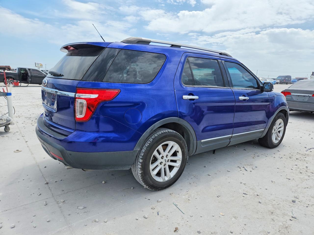 2015 Ford Explorer Xlt - Фото 3