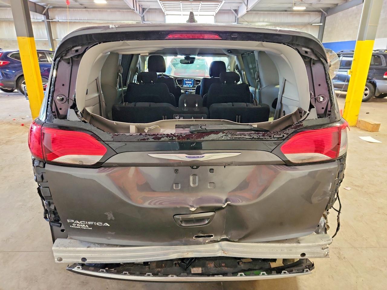 2020 Chrysler Pacifica Touring - Фото 6