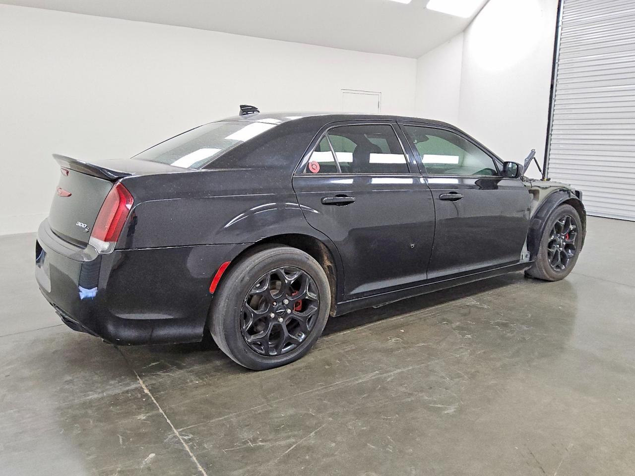 2018 Chrysler 300 S - Фото 3