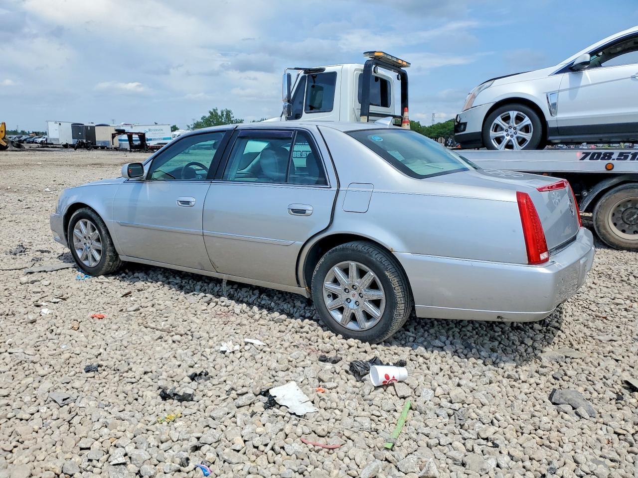 2011 Cadillac Dts Premium Collection - Image 2