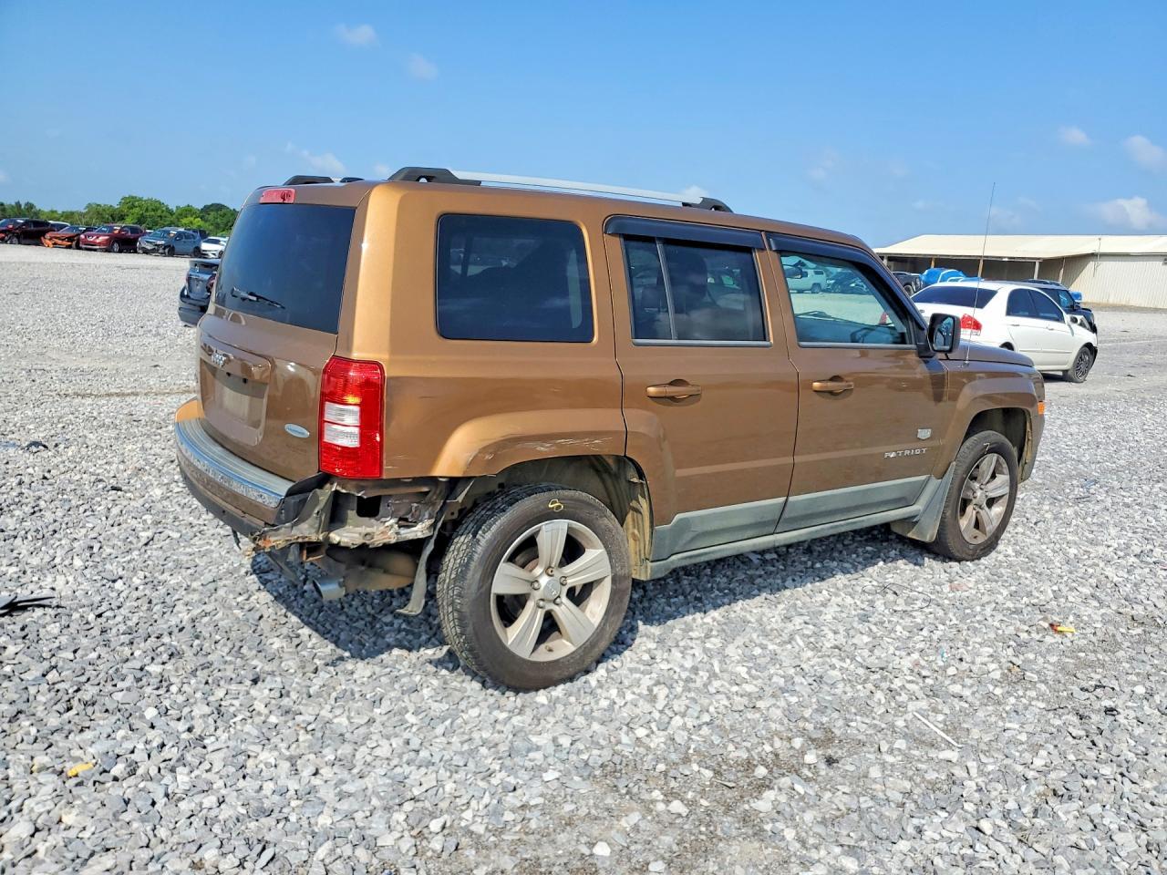 2011 Jeep Patriot Latitude - Фото 3