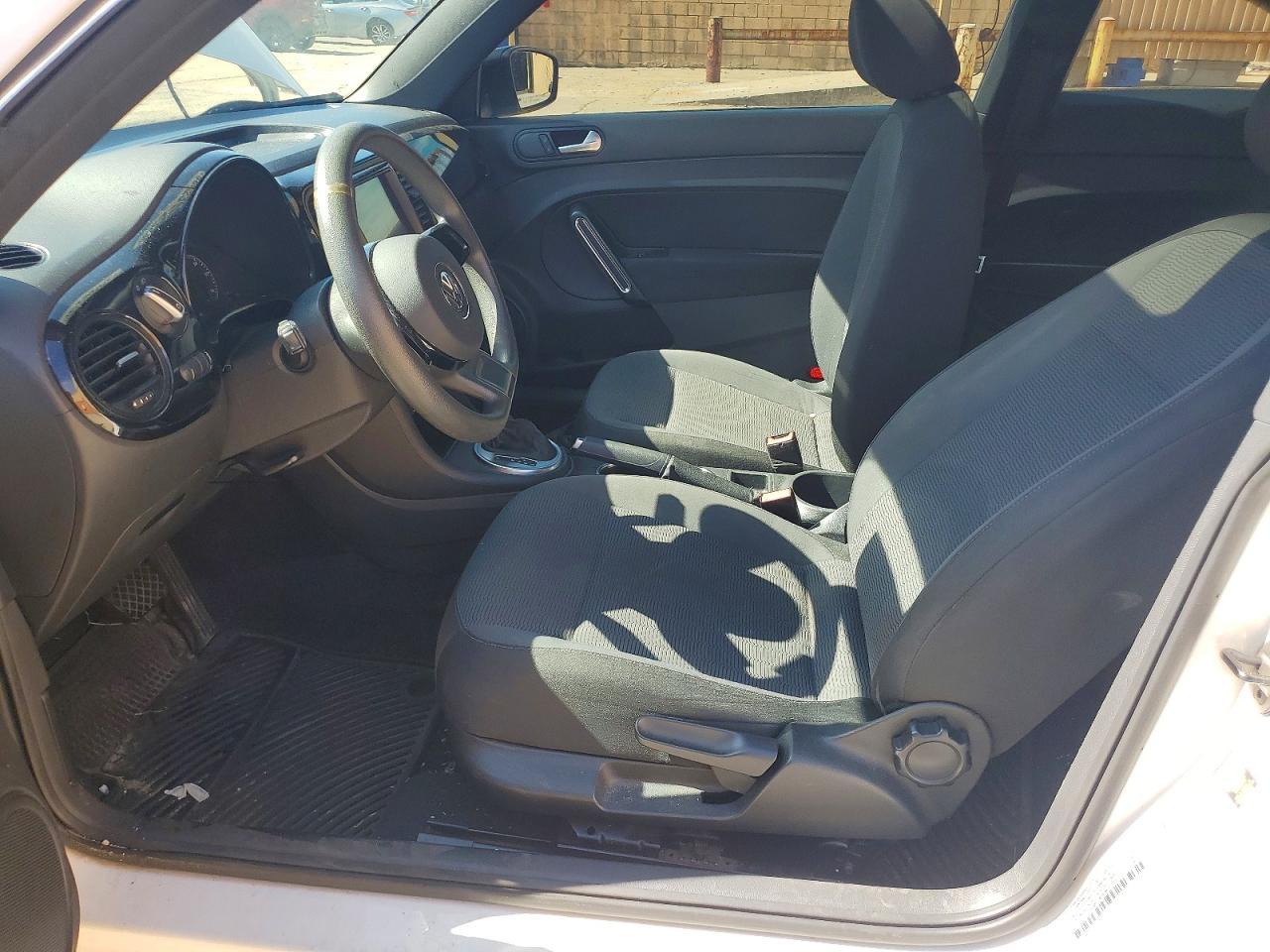 2012 Volkswagen Beetle - Фото 7