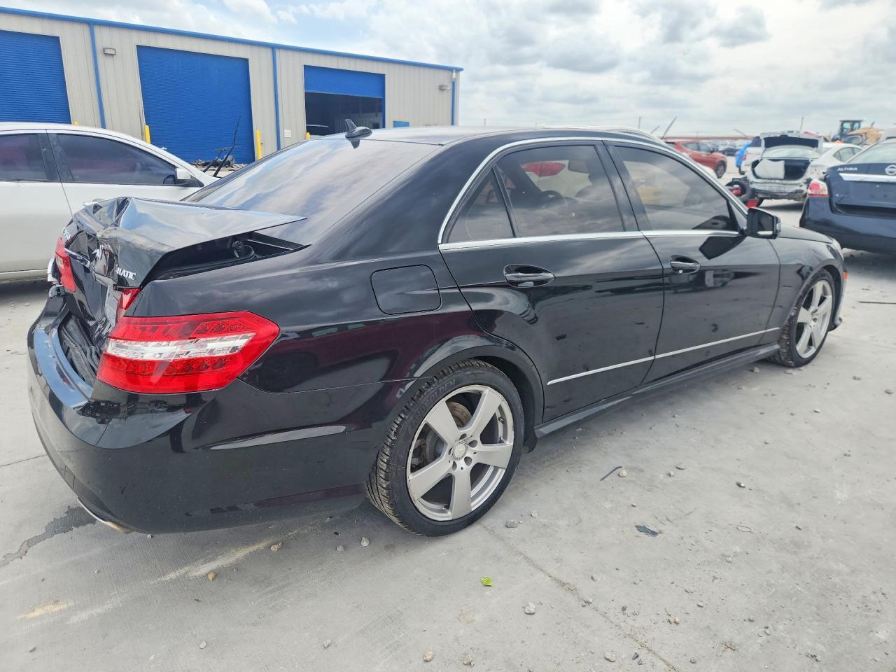 2011 Mercedes-Benz 350 - Image 3