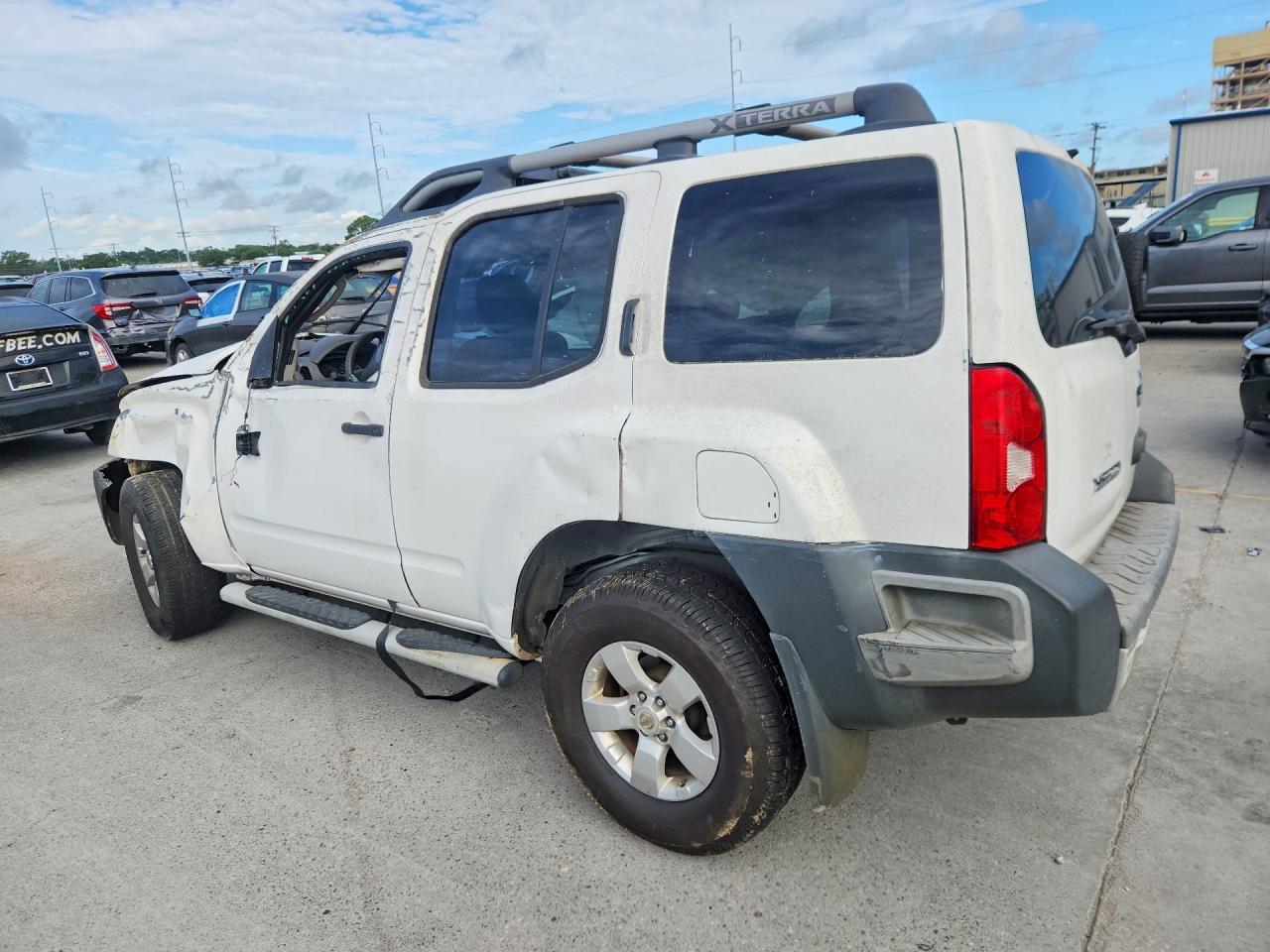 2010 Nissan Xterra X - Image 2