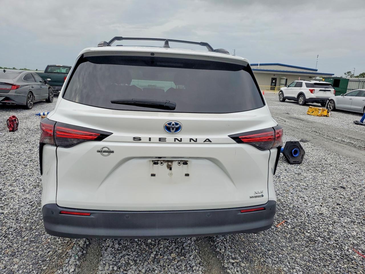 2022 Toyota Sienna Xle - Фото 6
