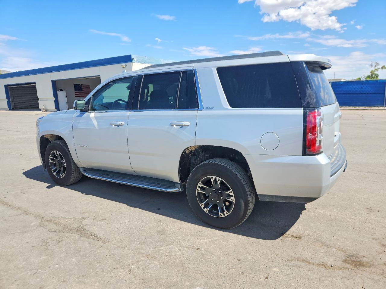 2017 GMC Yukon Slt - Image 2