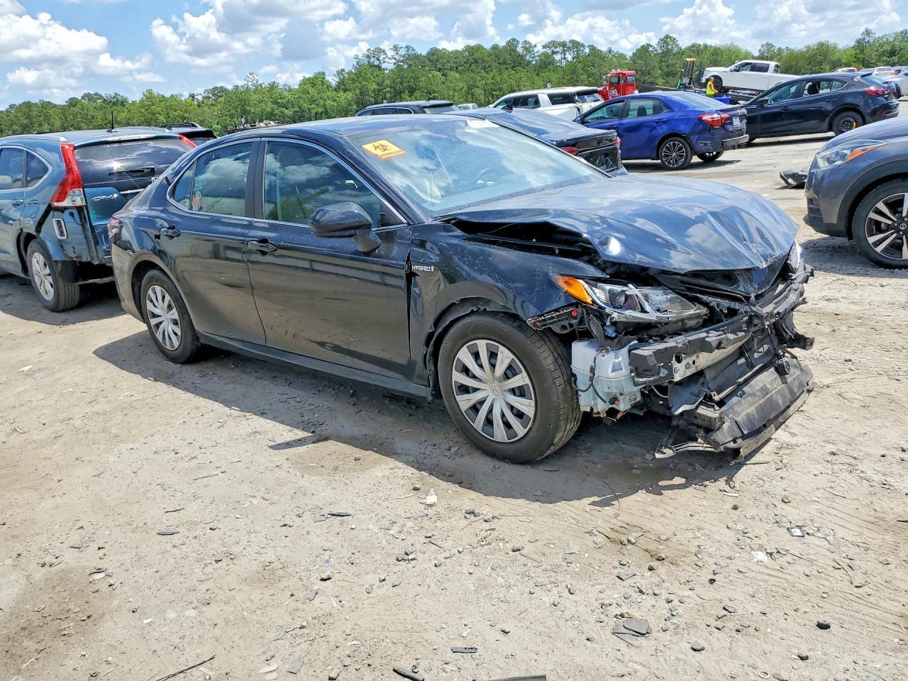 2021 Toyota Camry Le - Фото 4