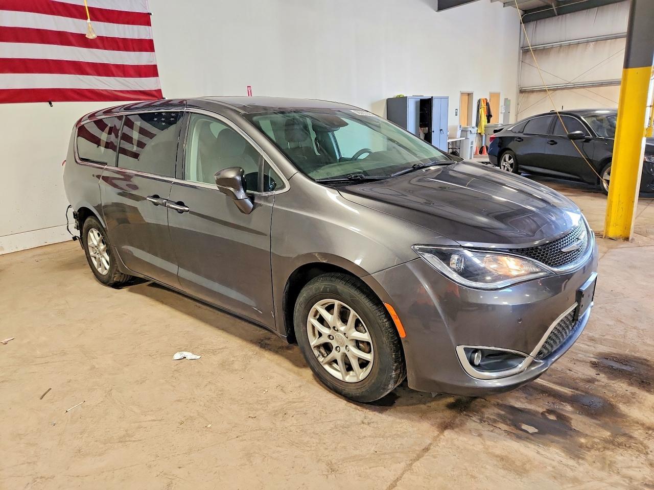 2020 Chrysler Pacifica Touring - Фото 4