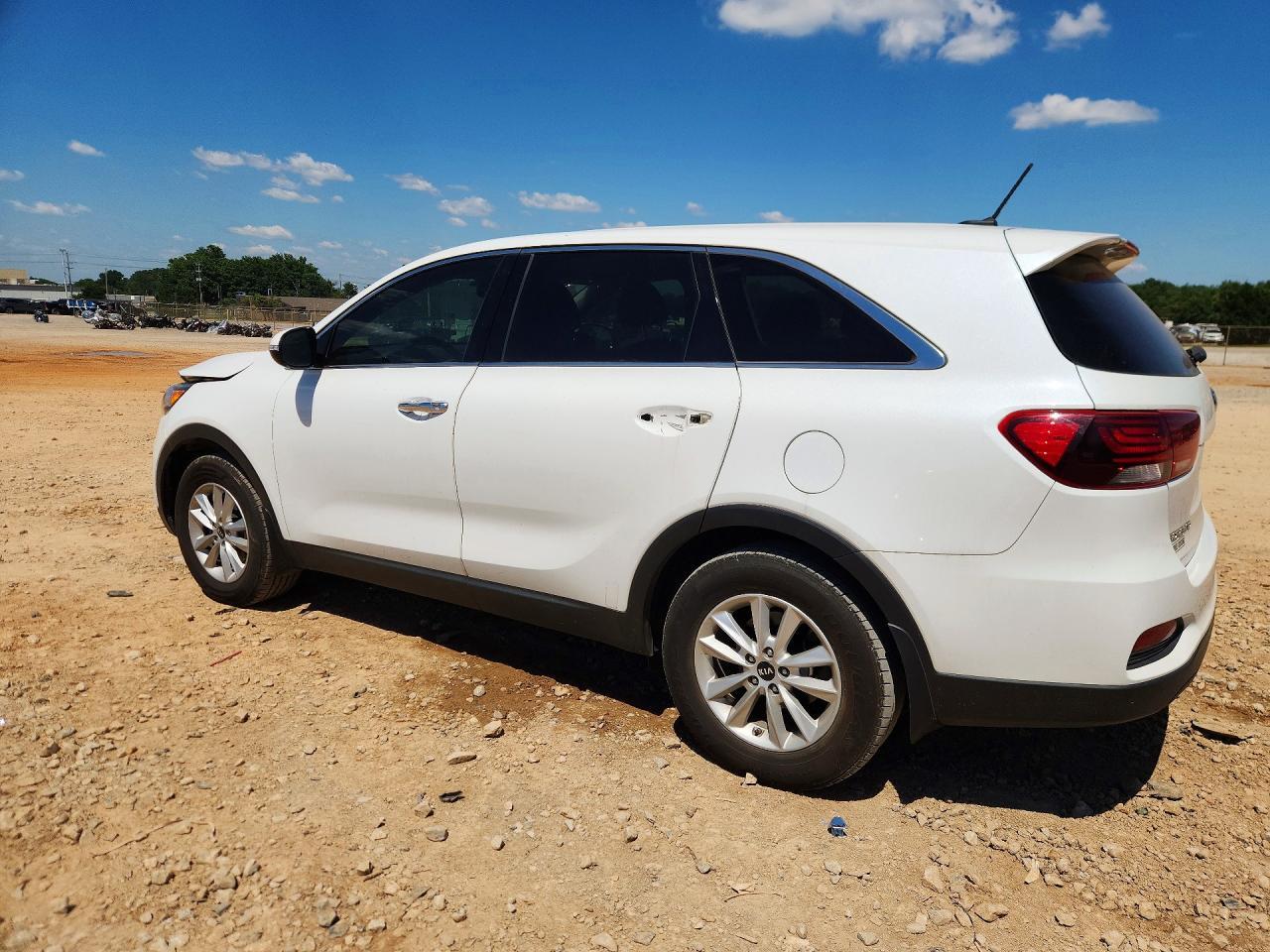2019 Kia Sorento L - Image 2