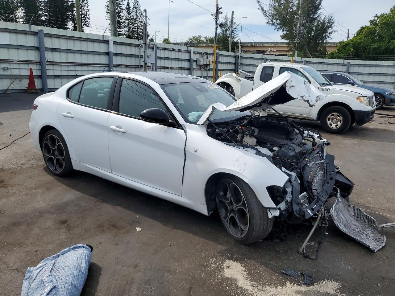 2024 Alfa Romeo Giulia Ti - Фото 4