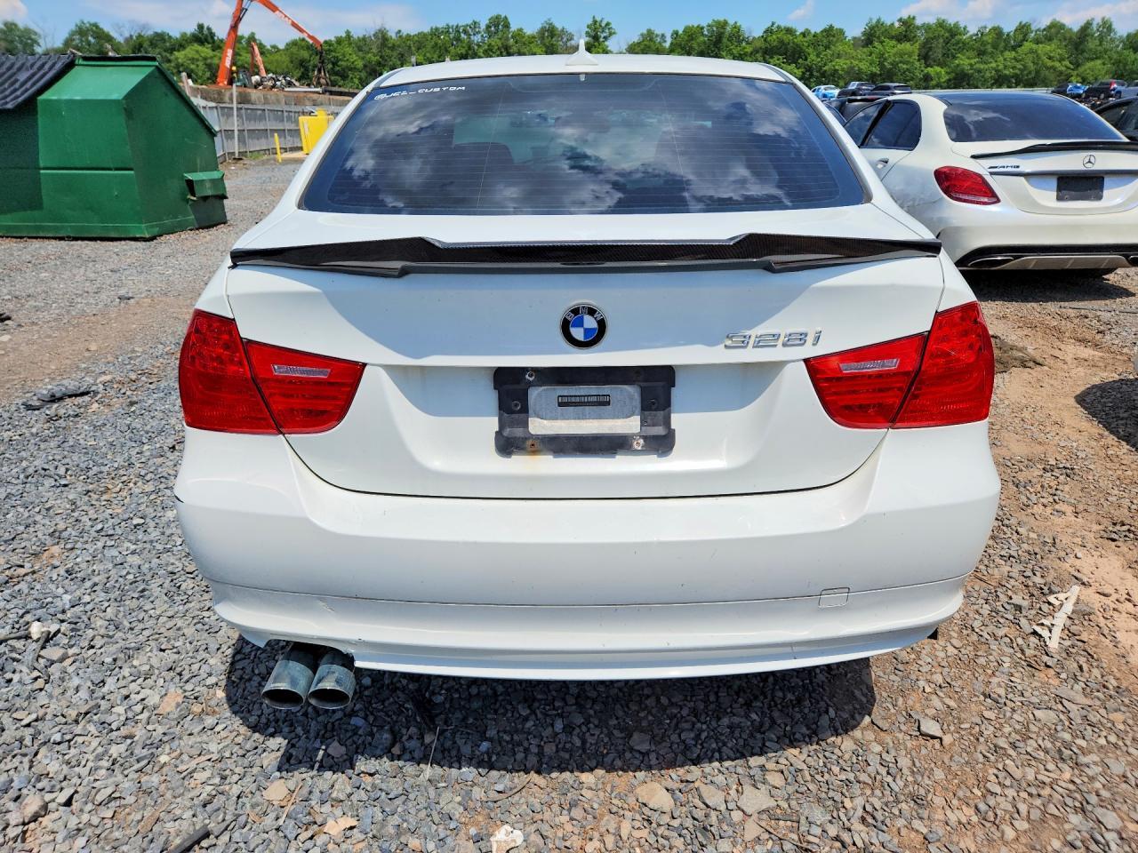 2011 BMW 328 - Image 6