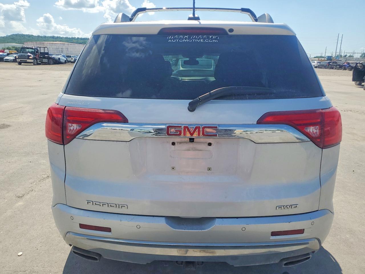 2017 GMC Acadia Denali - Фото 6