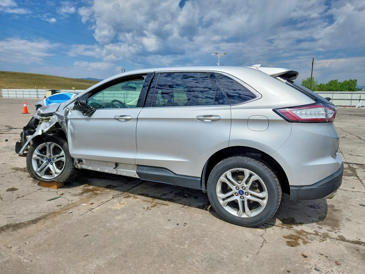 2017 Ford Edge Titanium - Фото 2