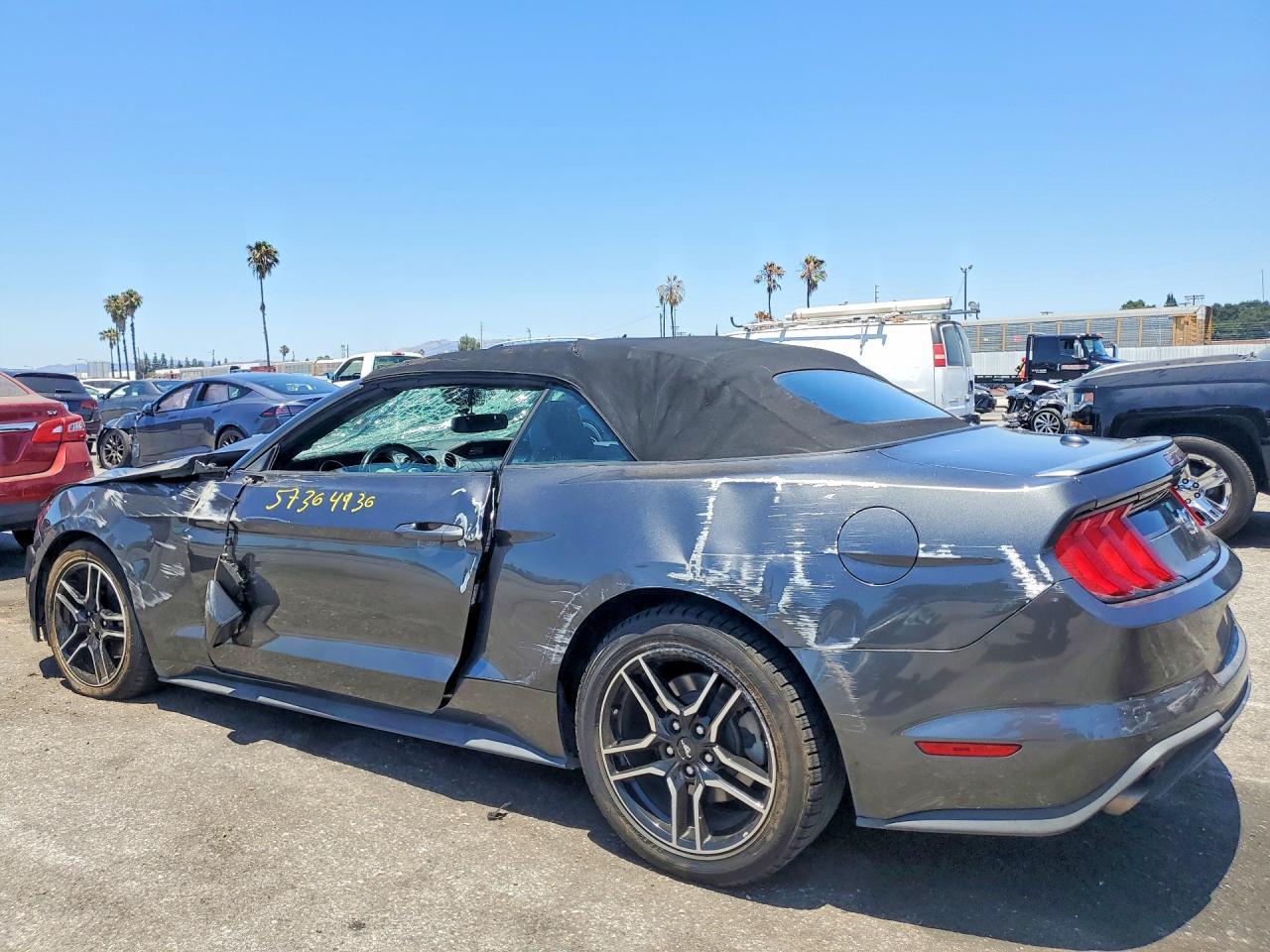 2020 Ford Mustang - Фото 2