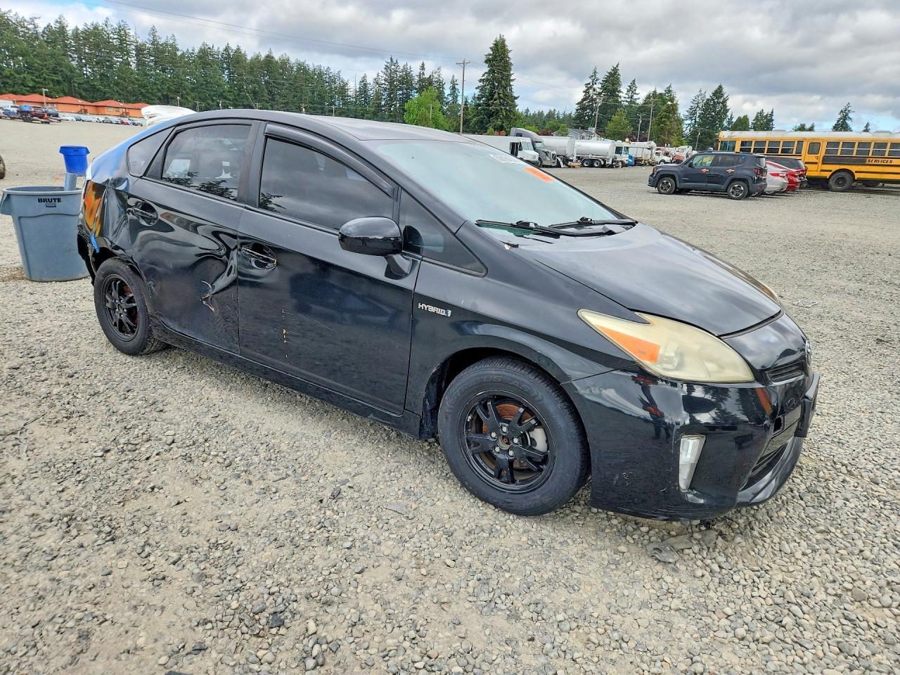 2013 Toyota Prius Two - Фото 4