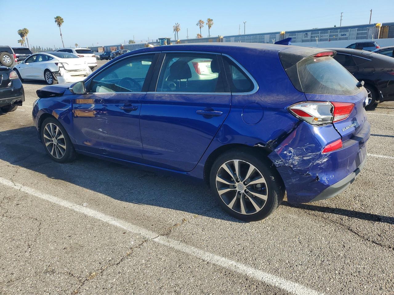 2018 Hyundai Elantra Gt Base - Фото 2