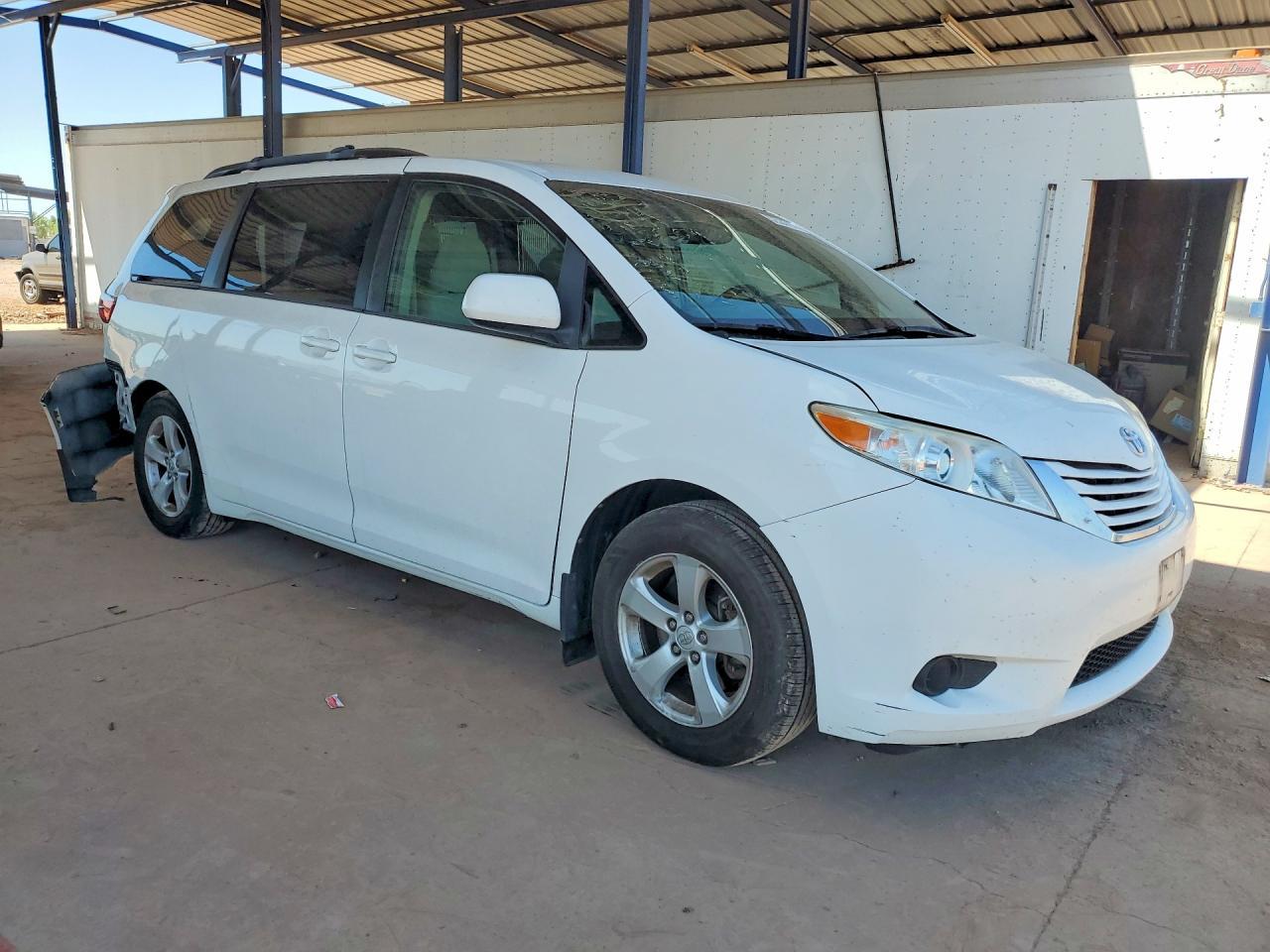 2016 Toyota Sienna Le - Фото 4