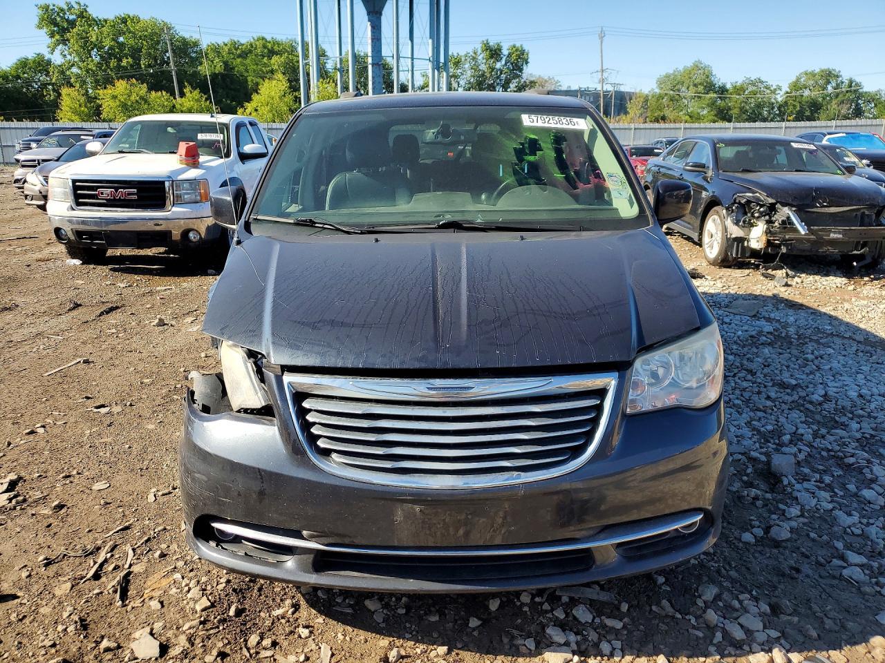 2014 Chrysler Town & Country Touring - Image 5