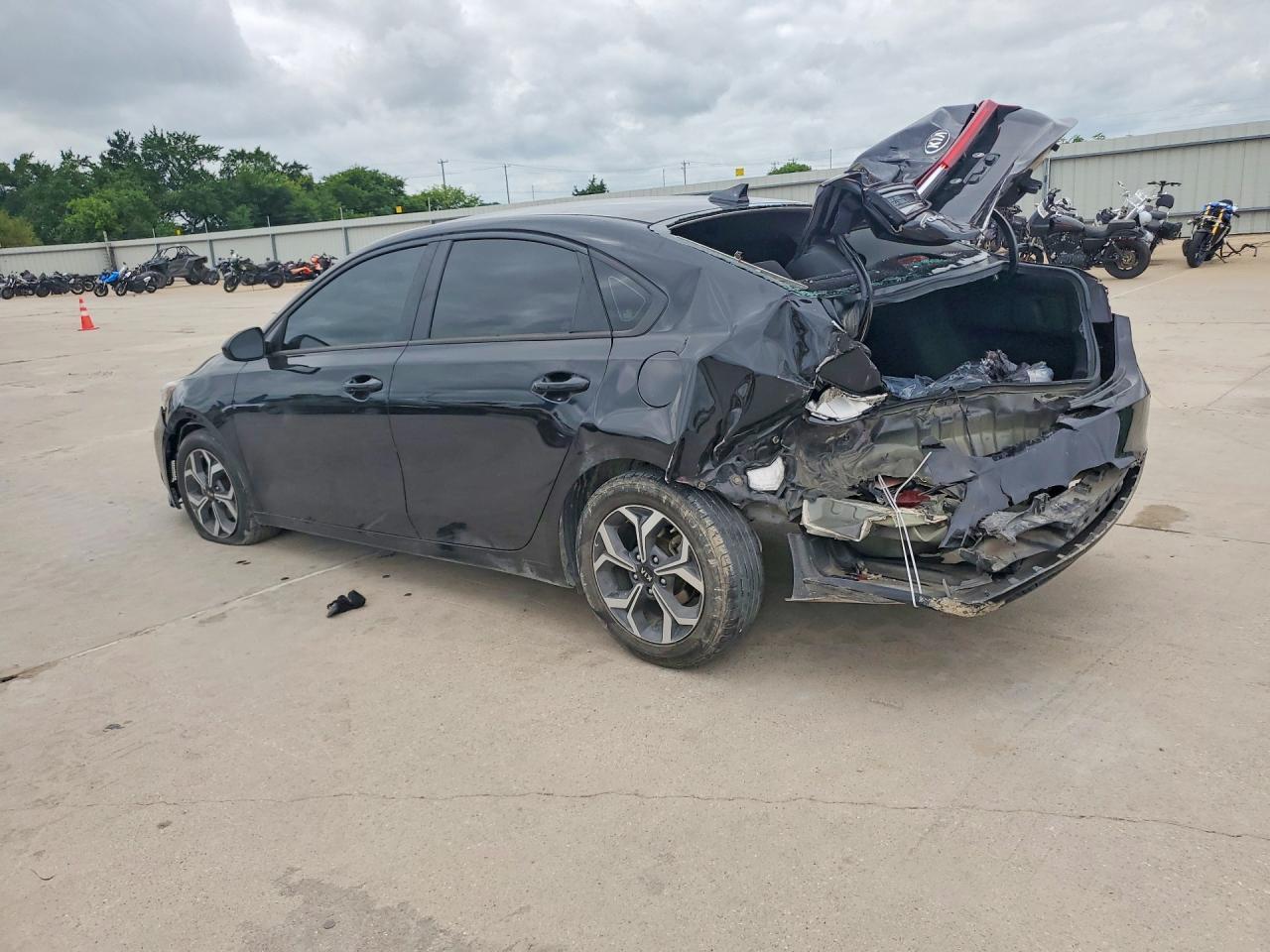 2021 Kia Forte Lxs - Image 2
