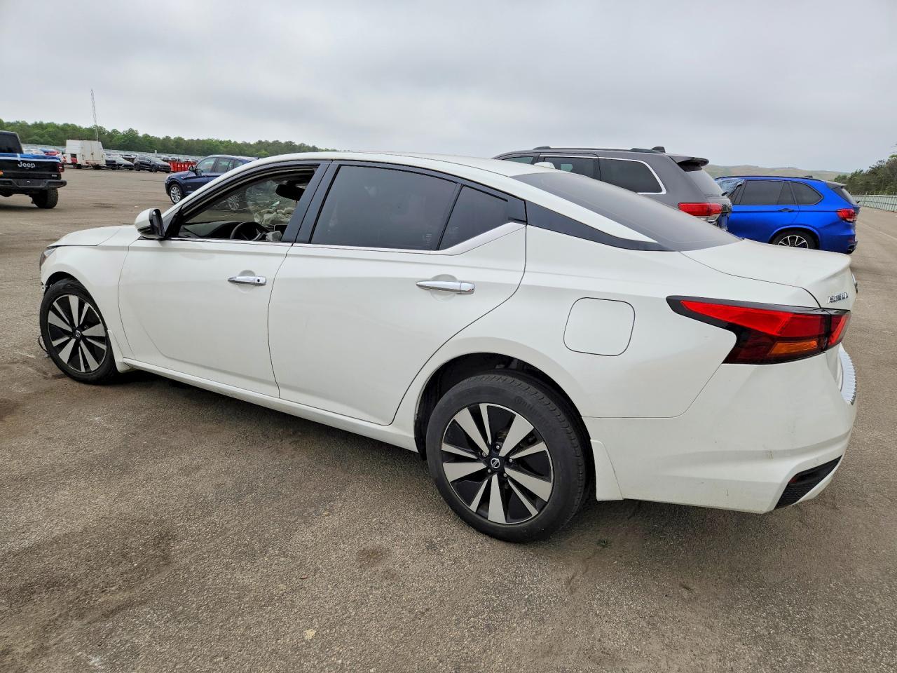 2019 Nissan Altima Sv - Image 2