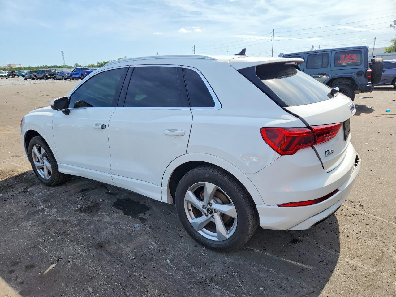 2021 Audi Q3 Premium 40 - Фото 2