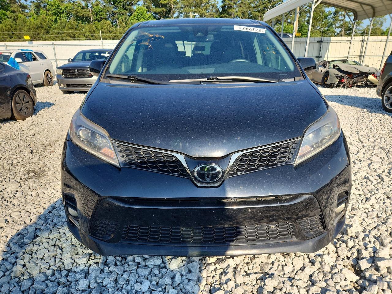 2018 Toyota Sienna Se Premium 8-Passenger - Image 5