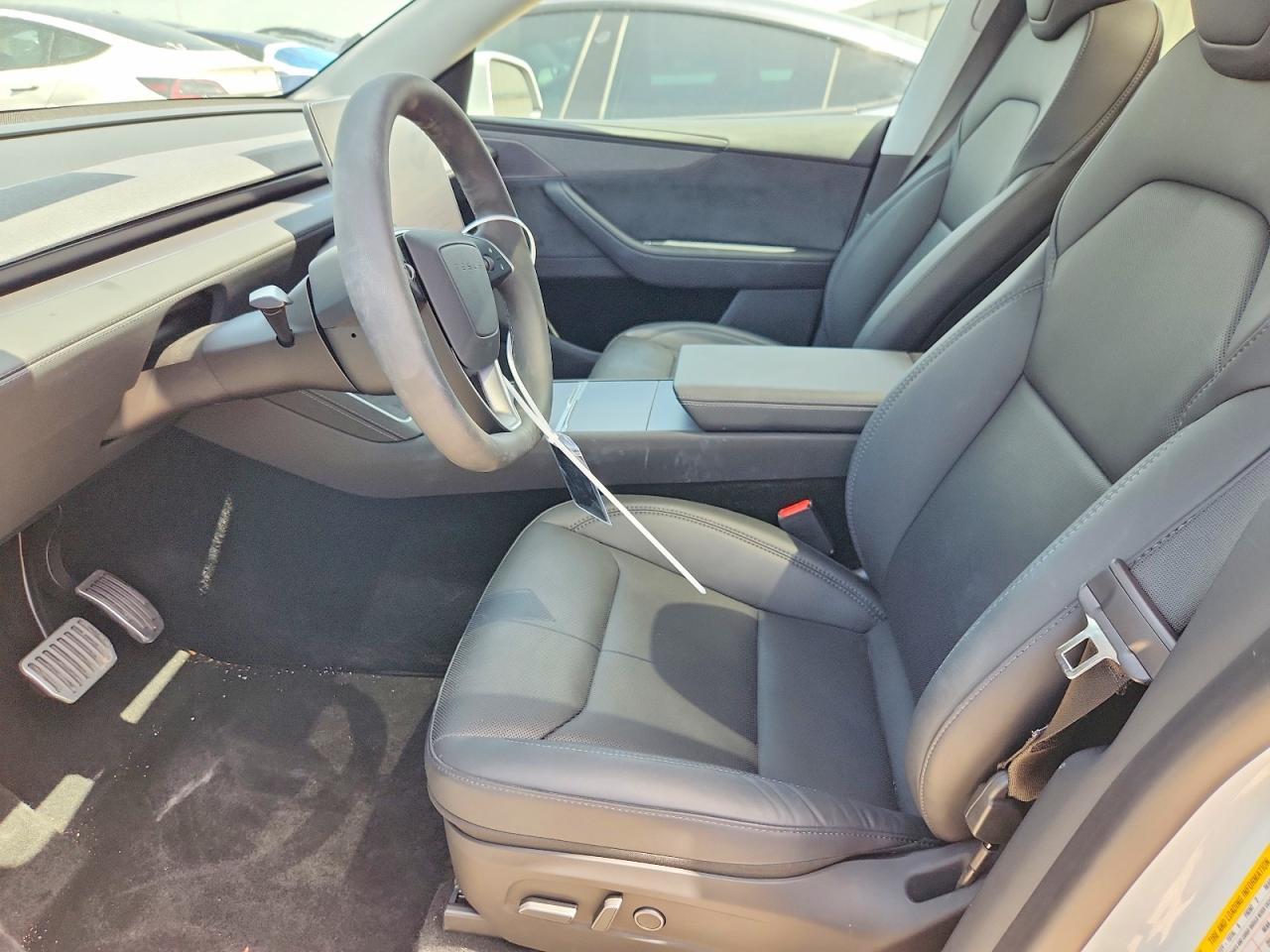 2026 Tesla Model Y - Image 7