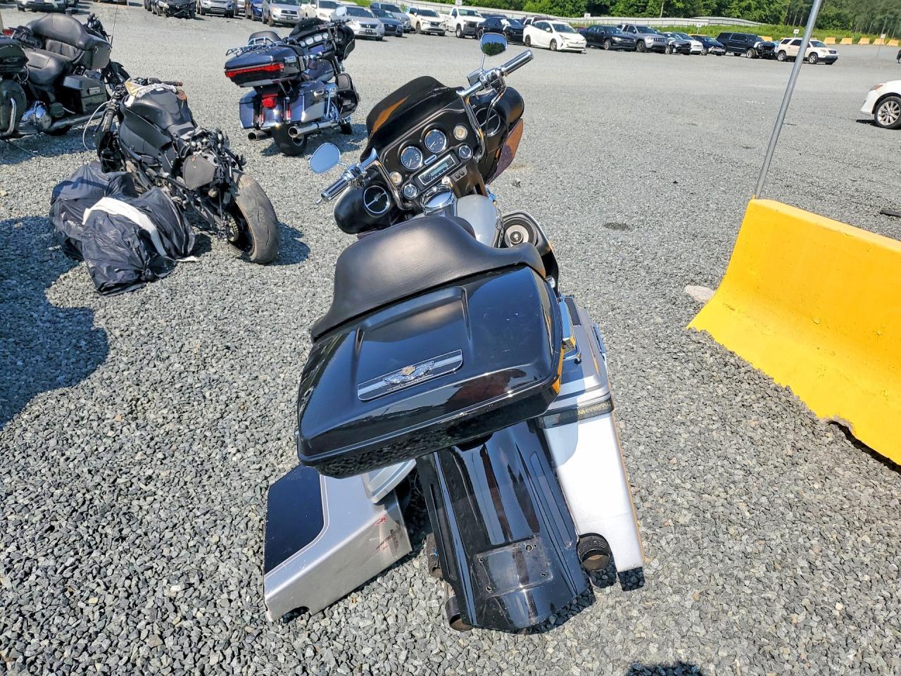 2003 Harley-Davidson Flhtcui Anniversary - Image 4