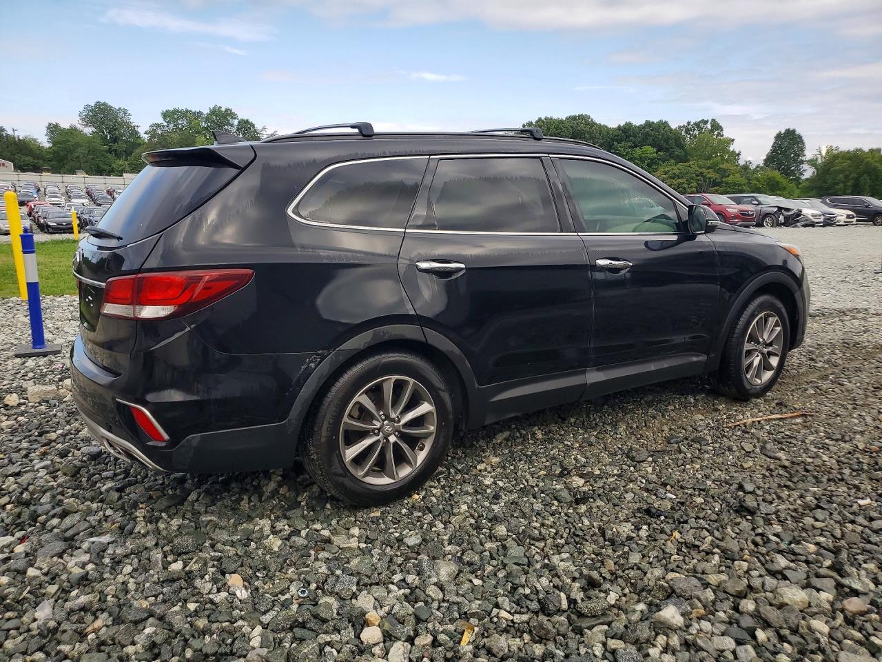 2017 Hyundai Santa Fe Se - Фото 3
