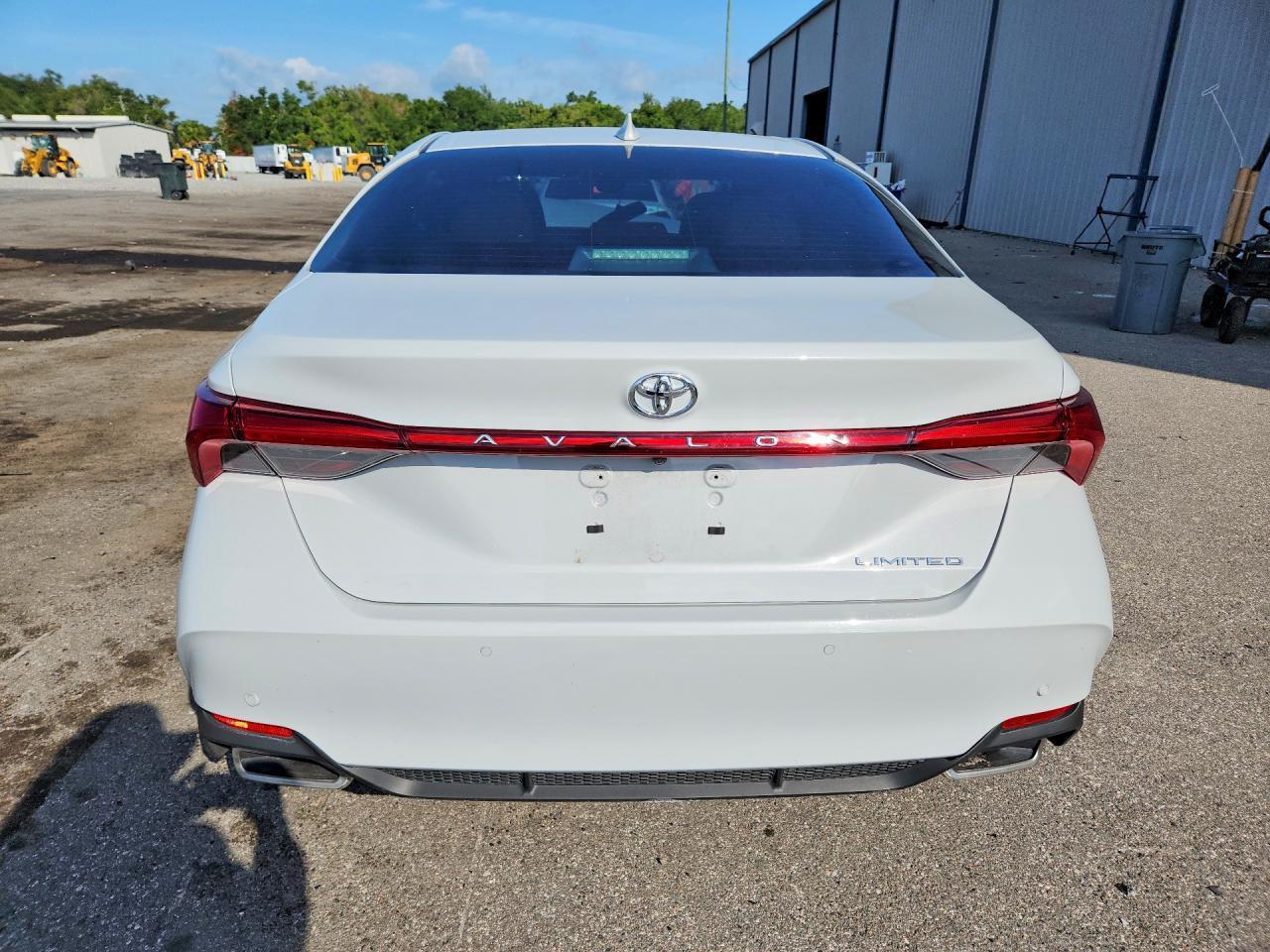 2022 Toyota Avalon Limited - Фото 6