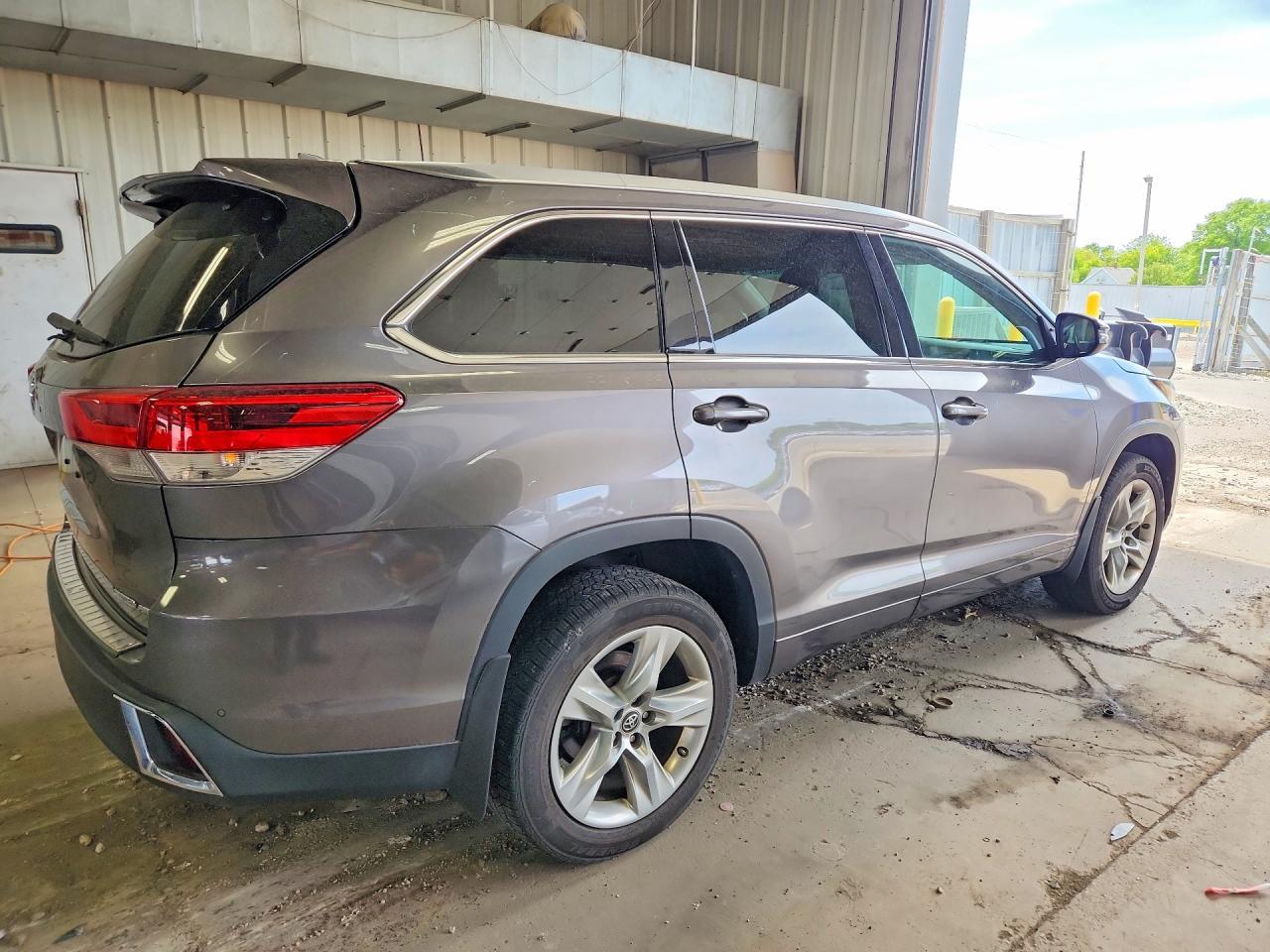 2017 Toyota Highlander Limited - Фото 3