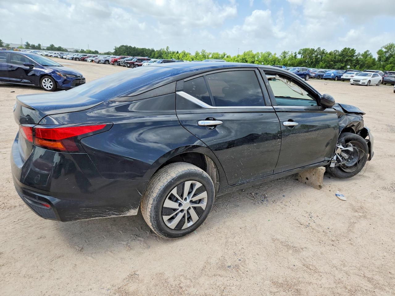 2021 Nissan Altima S - Image 3