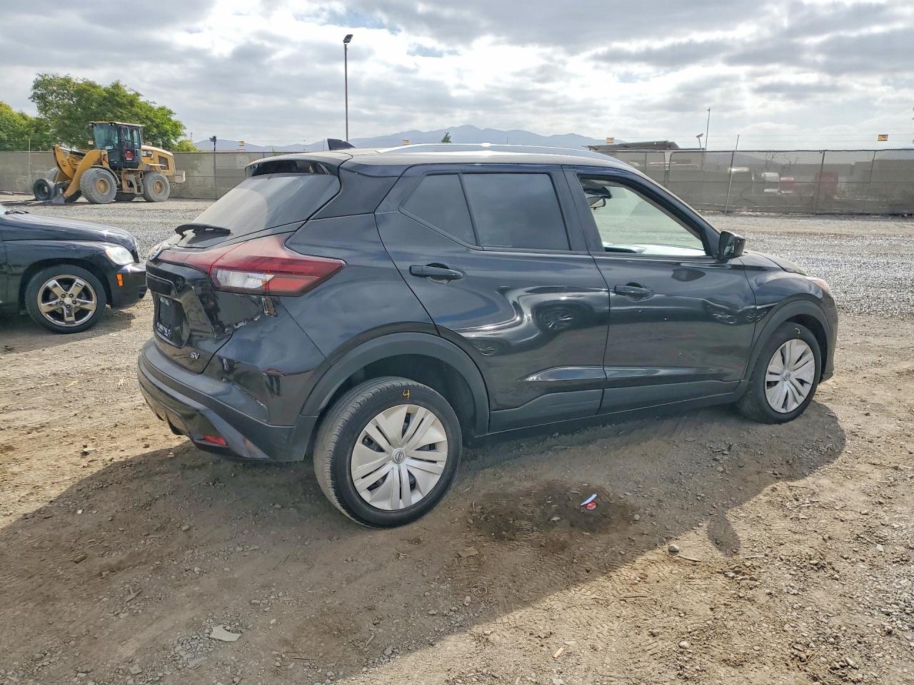 2021 Nissan Kicks Sv - Image 3