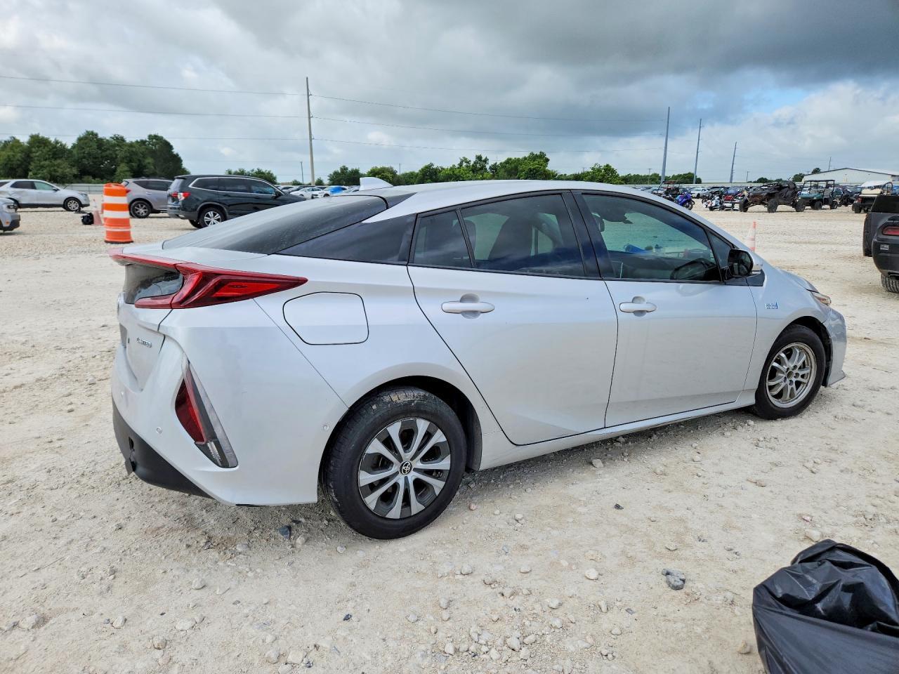 2020 Toyota Prius Prime Limited - Фото 3