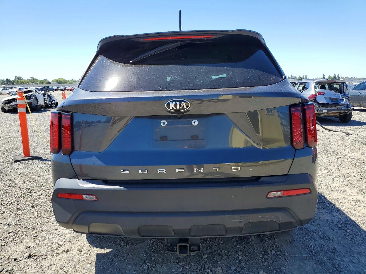2021 Kia Sorento Lx - Image 6