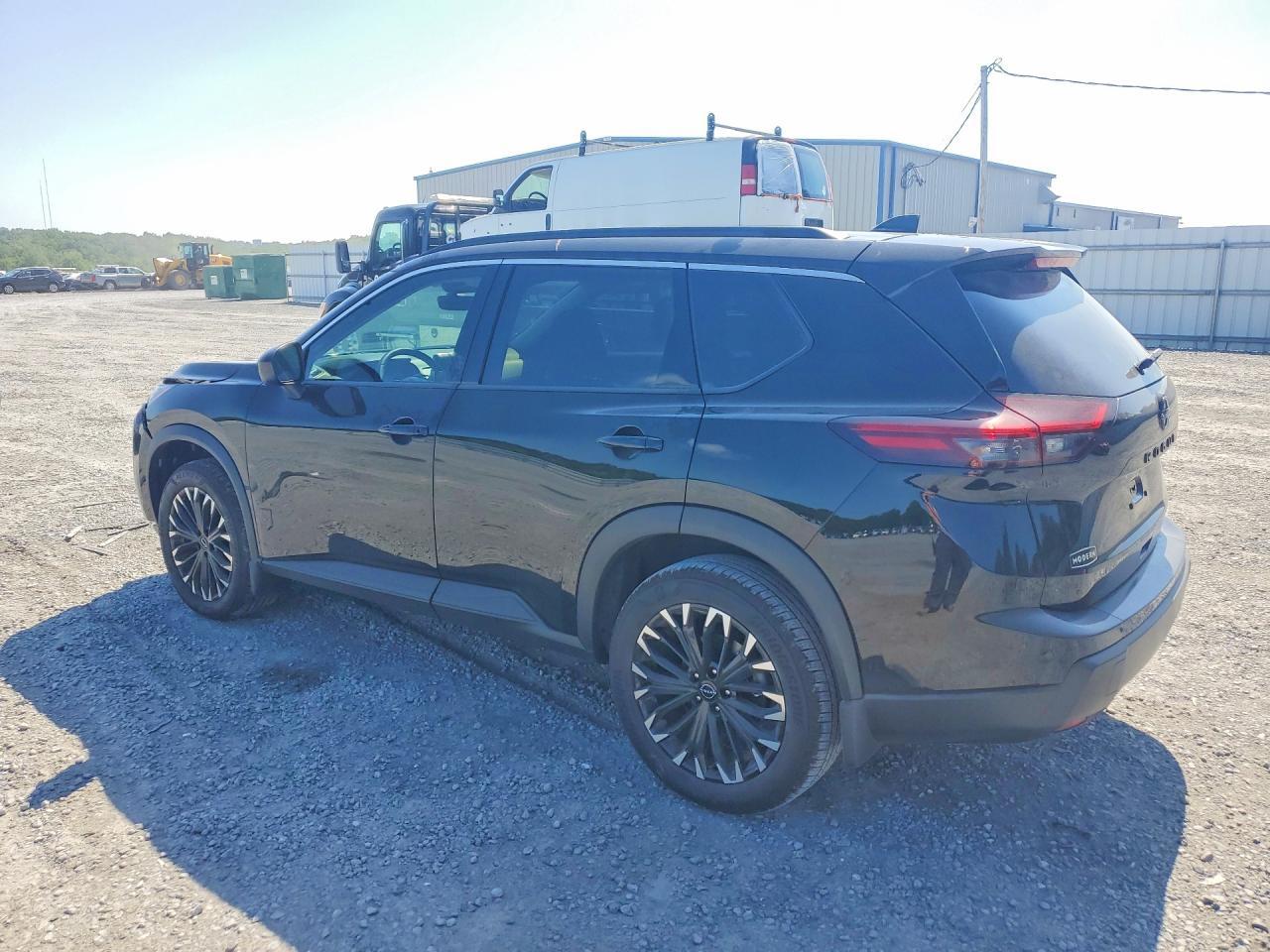 2026 Nissan Rogue Dark Armor - Фото 2