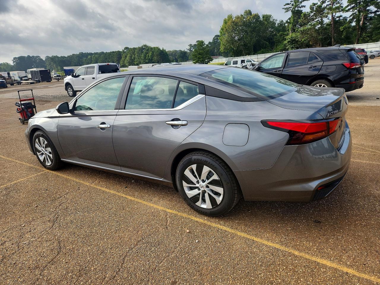 2023 Nissan Altima S - Фото 2